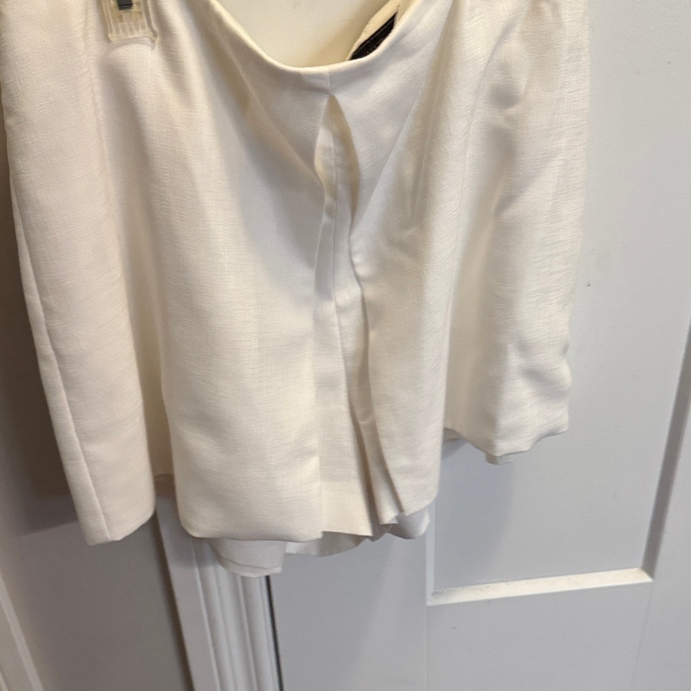 BCBGMaxAzria Cream/white  Zip-Up shorts